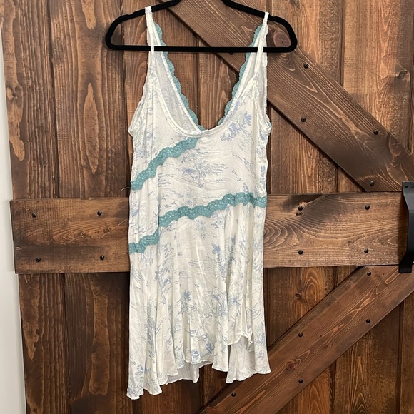 NWOT - FP Intimately Slip My Mind Printed Trapeze P2P: 19” Minor flaw - Picture 7 of 10